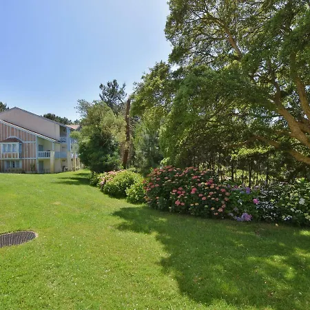Beautiful Flat With Pool In Et Maa 아파트